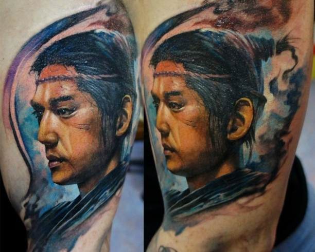 手臂彩色非常逼真的亚洲男子肖像纹身图案