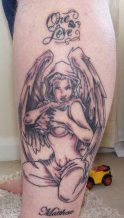 性感天使和字母纹身图案
