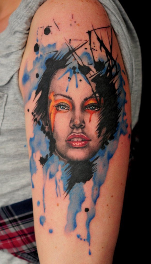 3D写实神秘的血腥女性肖像大臂纹身图案