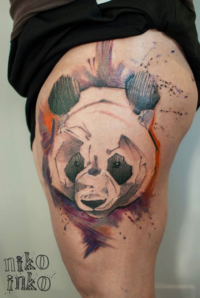大腿抽象风格彩色的熊猫纹身图案