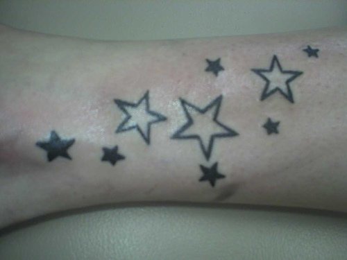 黑白星星脚踝纹身图案