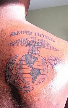背部永远忠诚的美国海军纹身图案