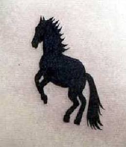 黑色的马剪影纹身图案