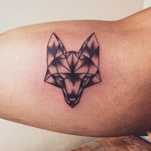 大臂简单的抽象风格黑色狐狸头纹身图案