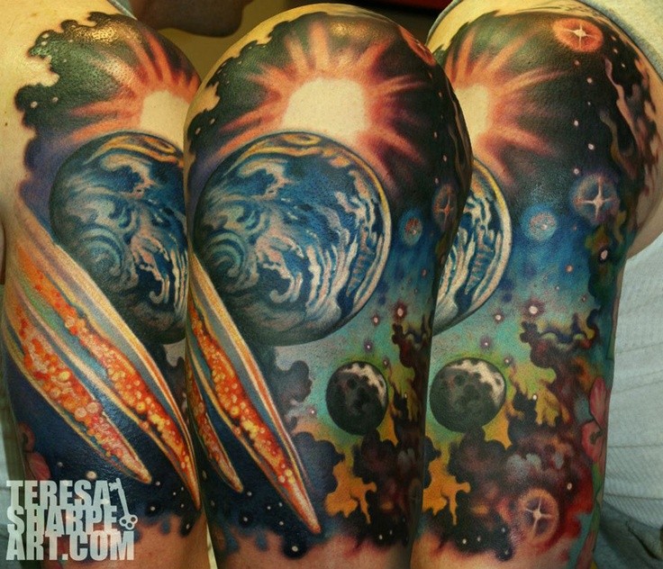 很酷的巨大彩色太空手臂纹身图案