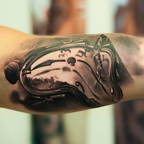 非常逼真的3D损坏时钟手臂纹身图案