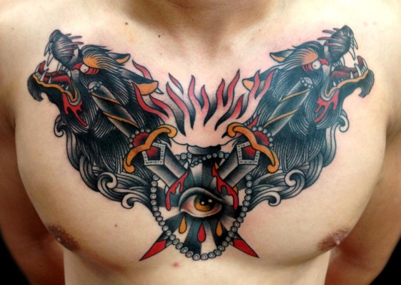 胸部传统风格的彩色圣心匕首和狼纹身图案