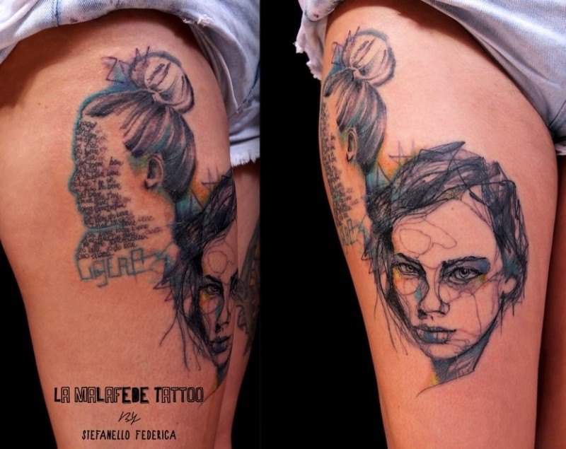 大腿彩色的男人和女人画像与字母纹身图案