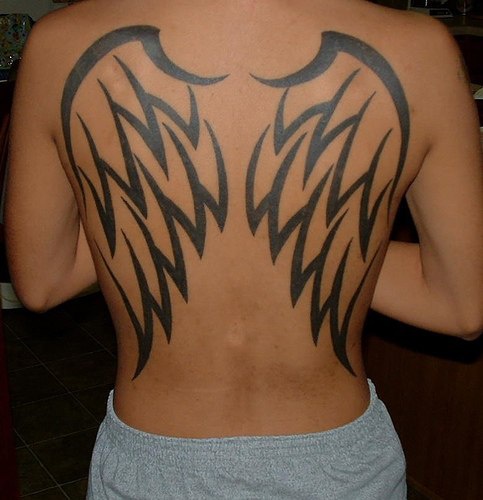 背部黑色天使翅膀轮廓纹身图案