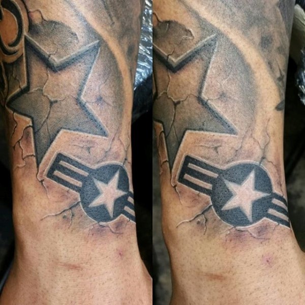 手臂黑白美国陆军符号纹身图案