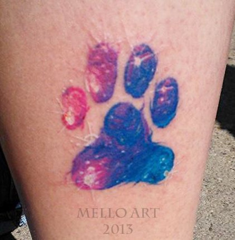 小动物的爪印七彩手臂纹身图案