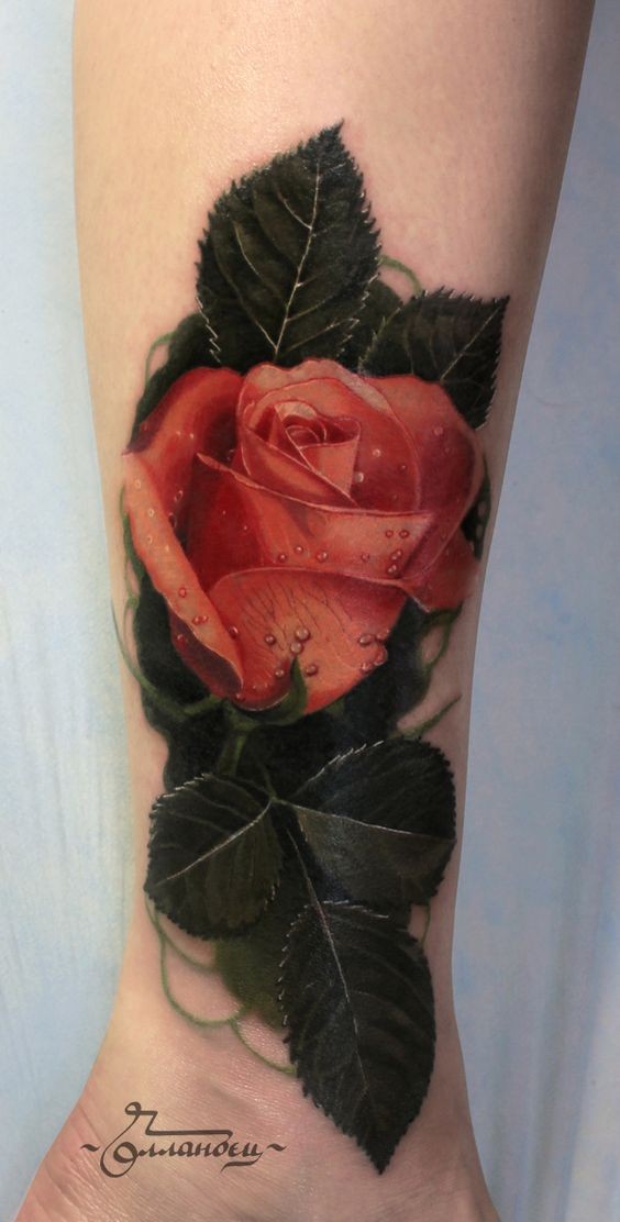 非常逼真的3D彩色玫瑰与水滴小腿纹身图案