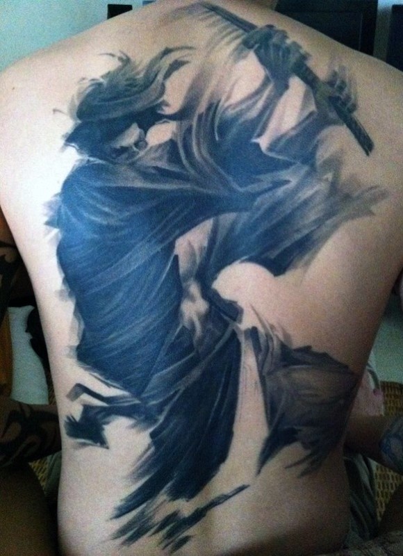 背部抽象风格黑白的神秘亚洲战士纹身图案