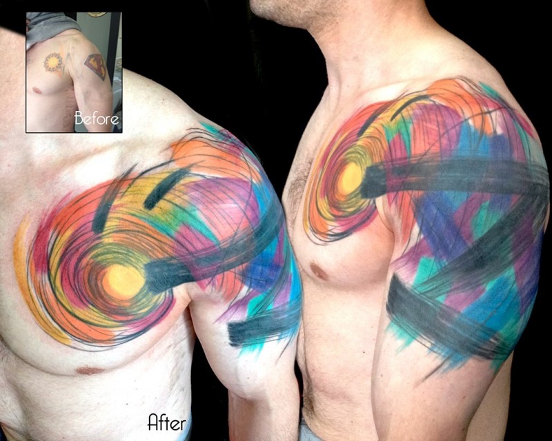 胸部和肩部抽象风格的彩色装饰纹身图案