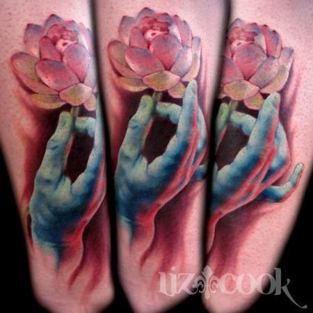 手臂3D风格彩色的手和花朵纹身图案
