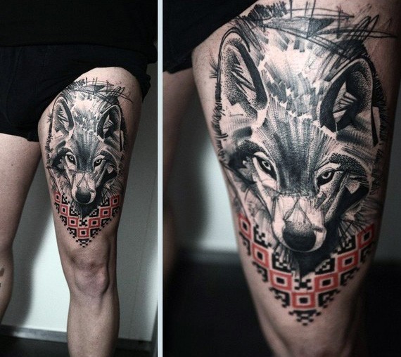 大腿抽象风格的狼与装饰纹身图案