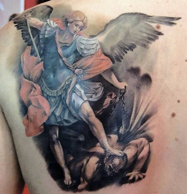 华丽的彩色天使战士和恶魔背部纹身图案