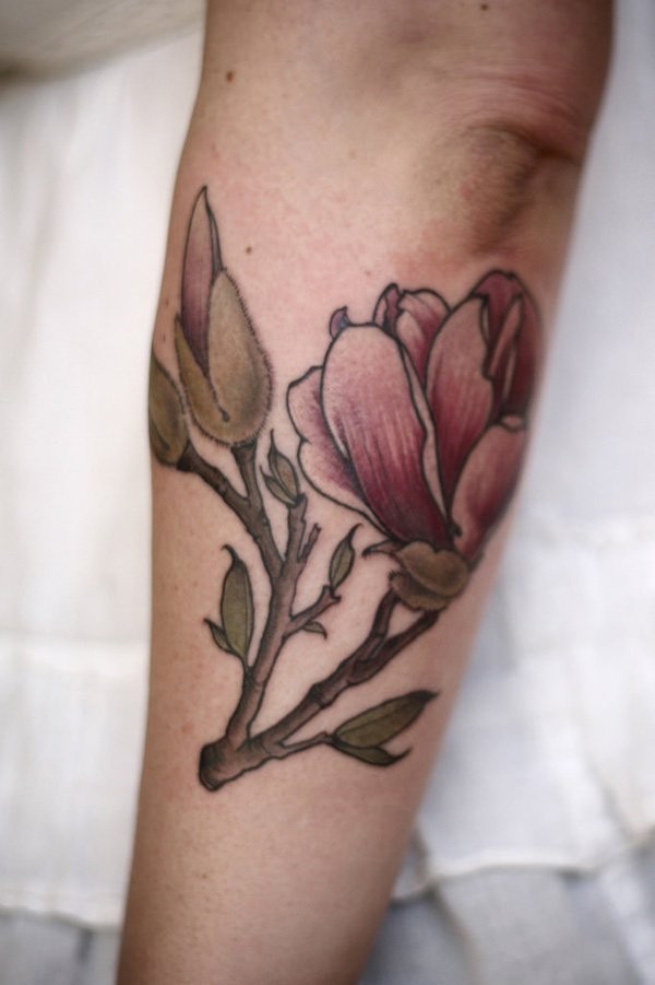 现代风格的彩色花朵手臂纹身图案