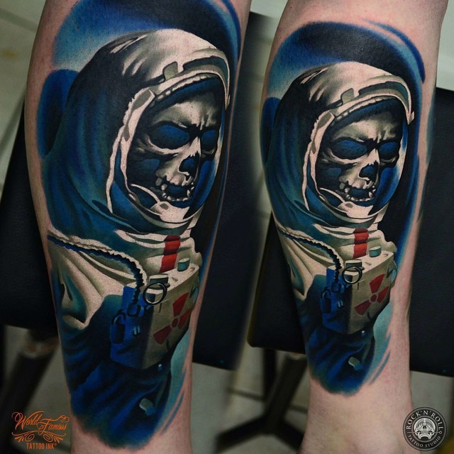 小腿3D逼真的彩色骷髅宇航员纹身图案