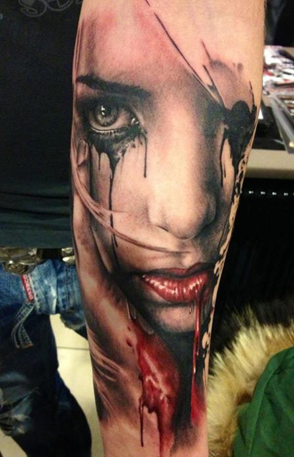 逼真的彩色哭泣女人肖像手臂纹身图案