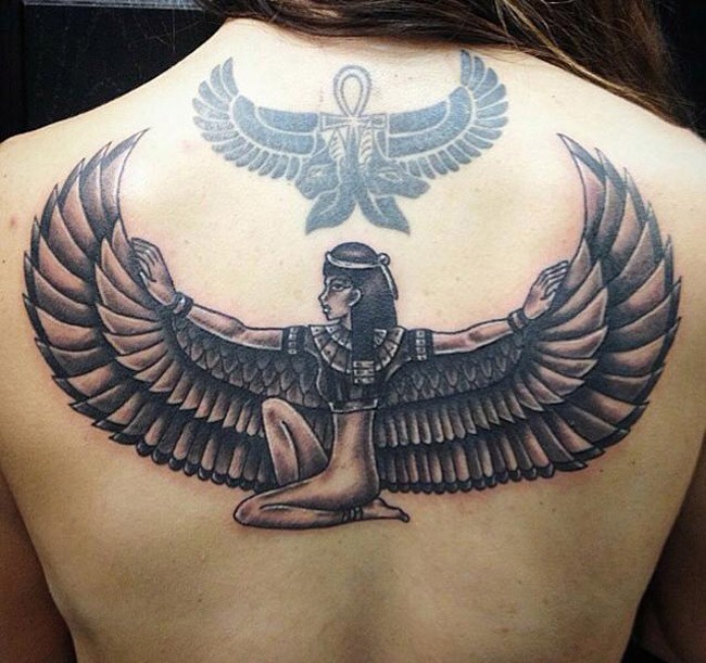 背部埃及女神和十字架翅膀纹身图案