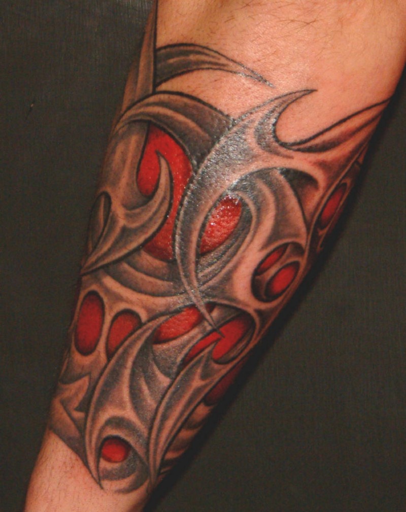 手臂红色和黑色的部落图腾纹身图案