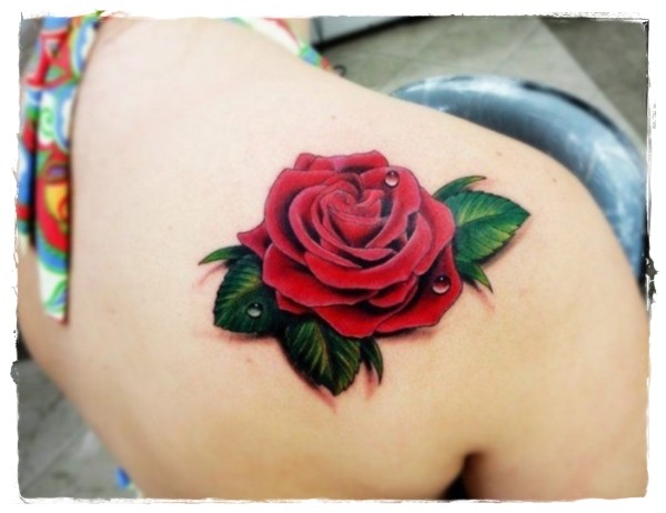 肩部美丽的3D彩色玫瑰纹身图案