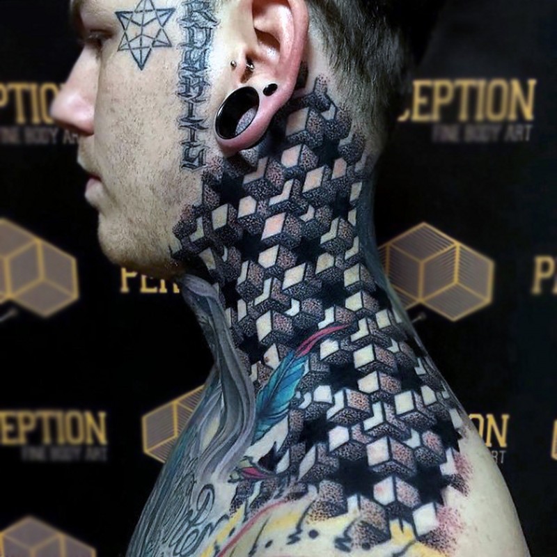 颈部巨大的3D彩色几何纹身图案