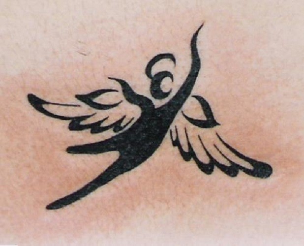 部落飞行天使简约纹身图案