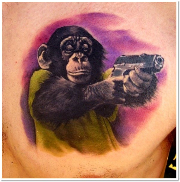 手枪和黑猩猩彩色胸部纹身图案