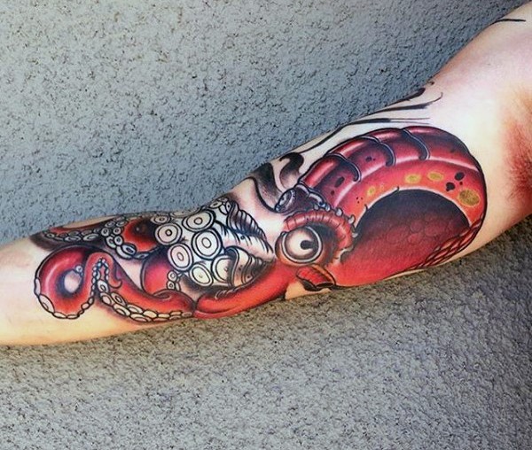 手臂令人印象深刻的五彩大章鱼纹身图案