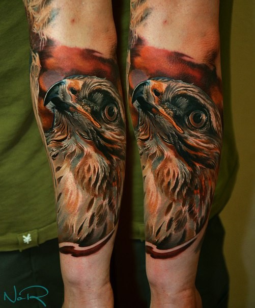 非常逼真的鹰彩绘手臂纹身图案