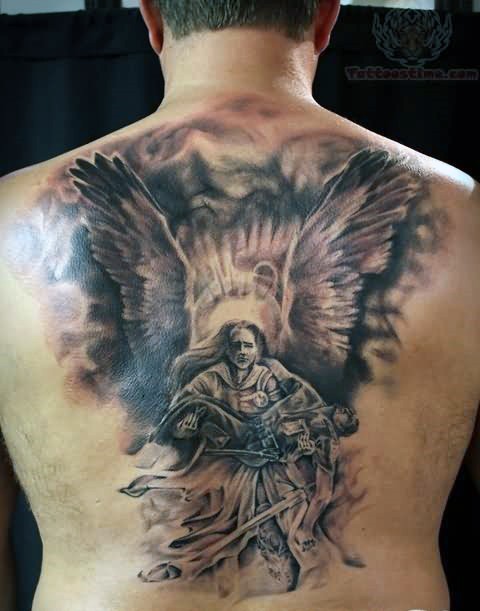 背部黑白的天使和死亡战士纹身图案