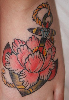 船锚与花卉彩色脚背纹身图案