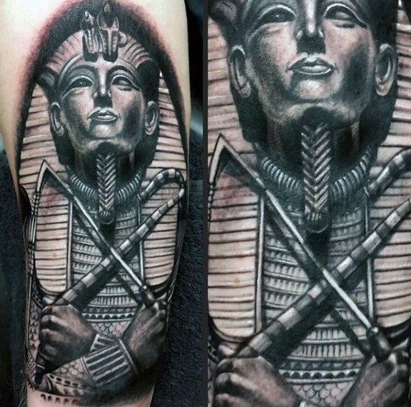 黑灰风格可怕的埃及法老雕像手臂纹身图案