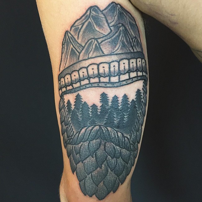 手臂黑色的森林与山区纹身图案