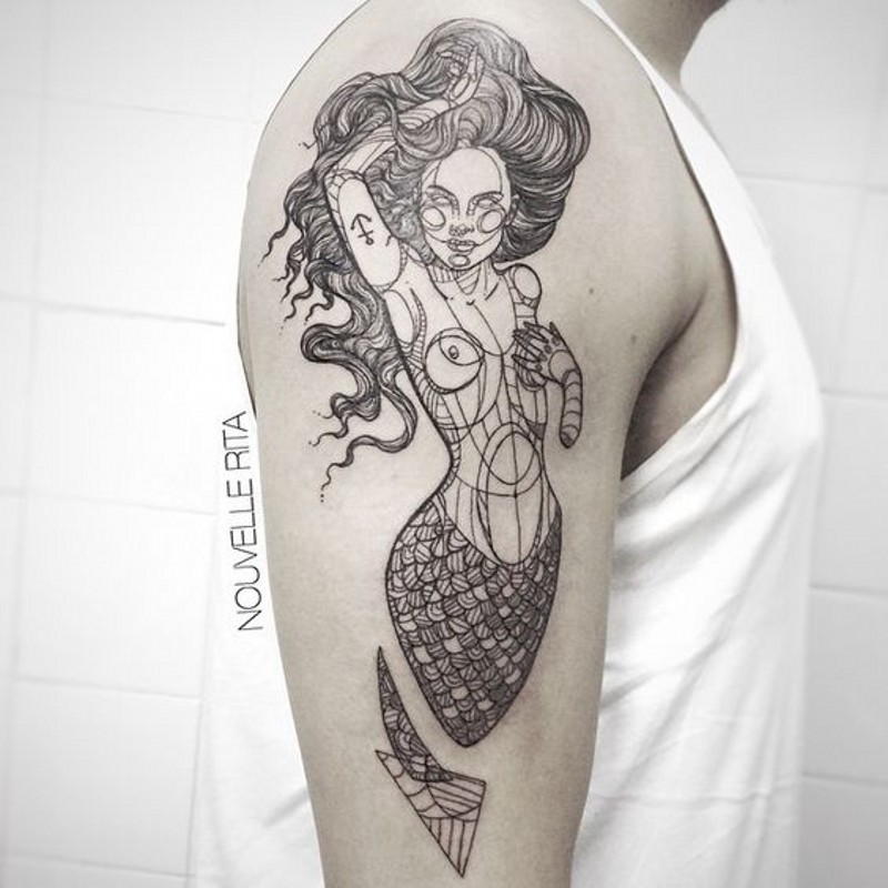 手臂黑色线条的美人鱼纹身图案