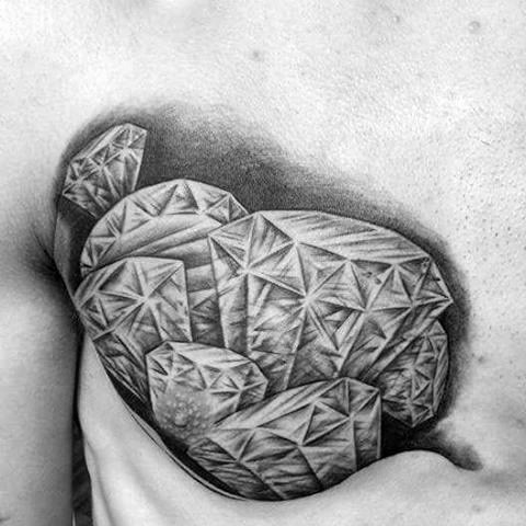 胸部3D写实的钻石撕皮纹身图案