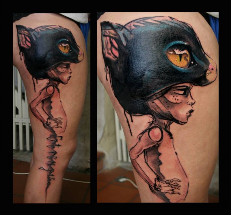 大腿抽象风格的彩色男孩与猫头纹身图案