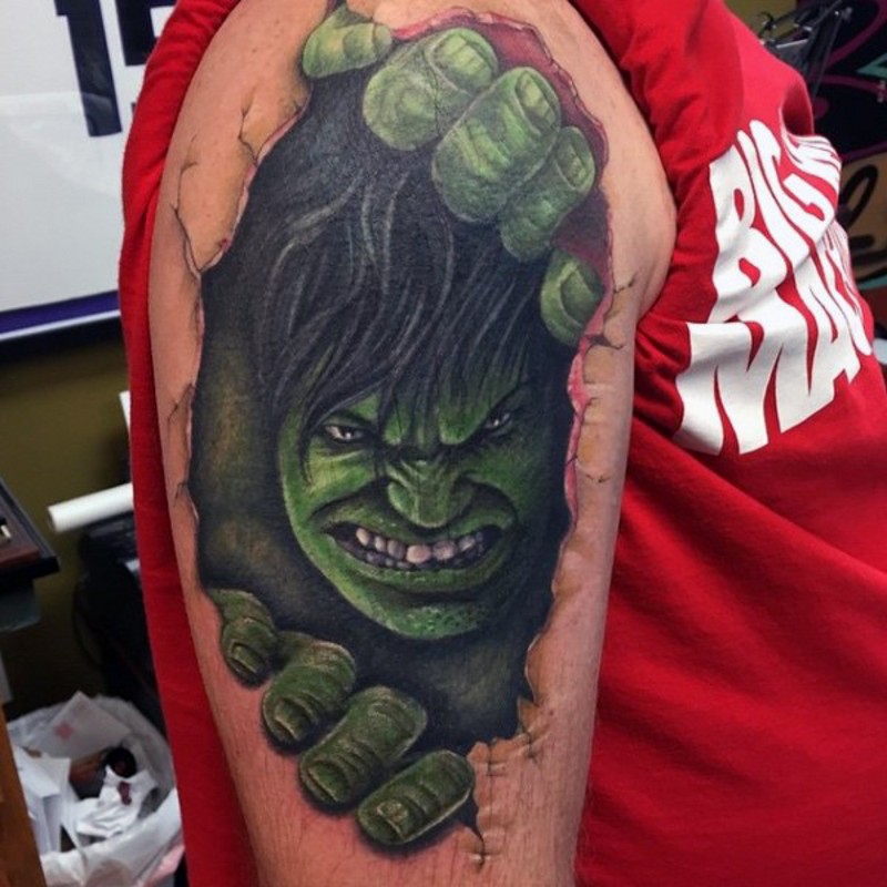 手臂撕皮与愤怒的绿巨人彩色纹身图案