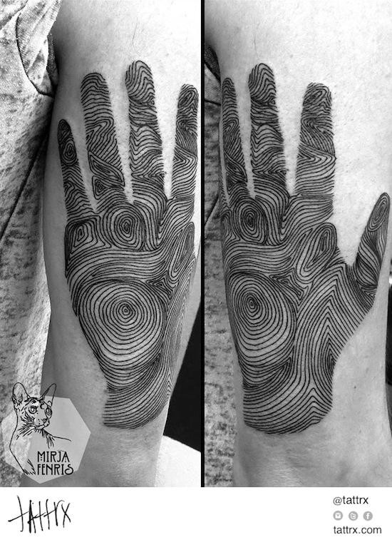 手臂个性的黑色线条手印纹身图案