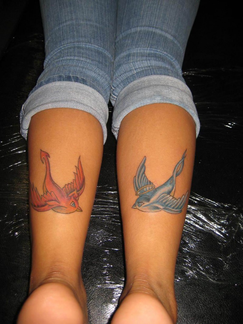 小腿魔鬼和天使小鸟彩色纹身图案
