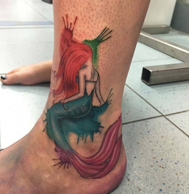 水彩风格的彩色美人鱼脚踝纹身图案