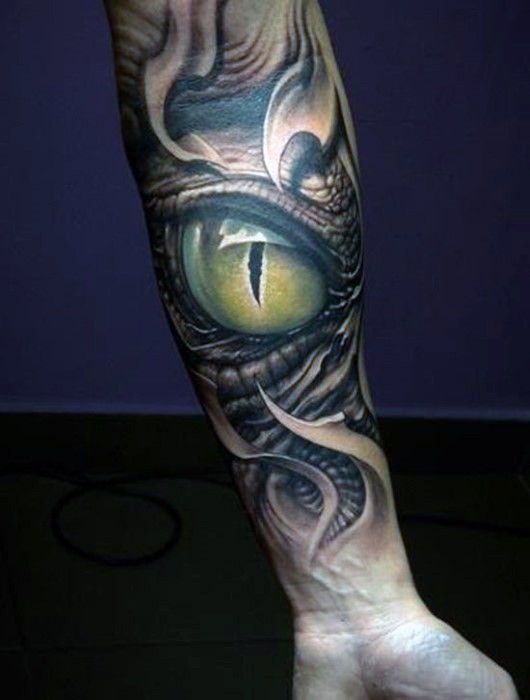 3D逼真的彩色鳄鱼眼睛手臂纹身图案