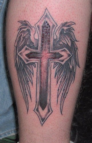十字架与天使翅膀纹身图案