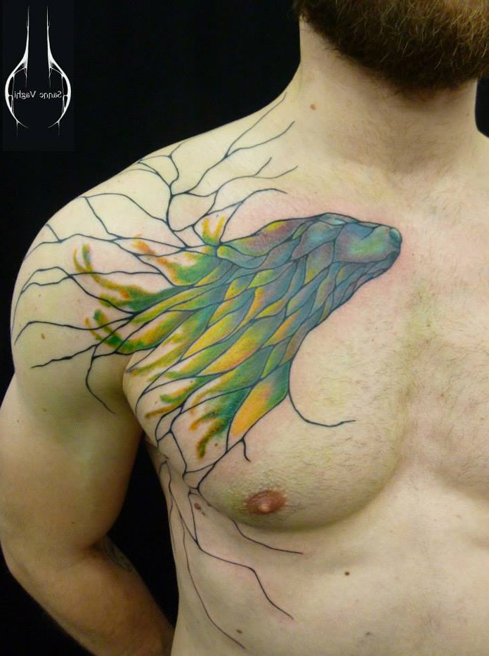 胸部美丽的彩色幻想动物纹身图案