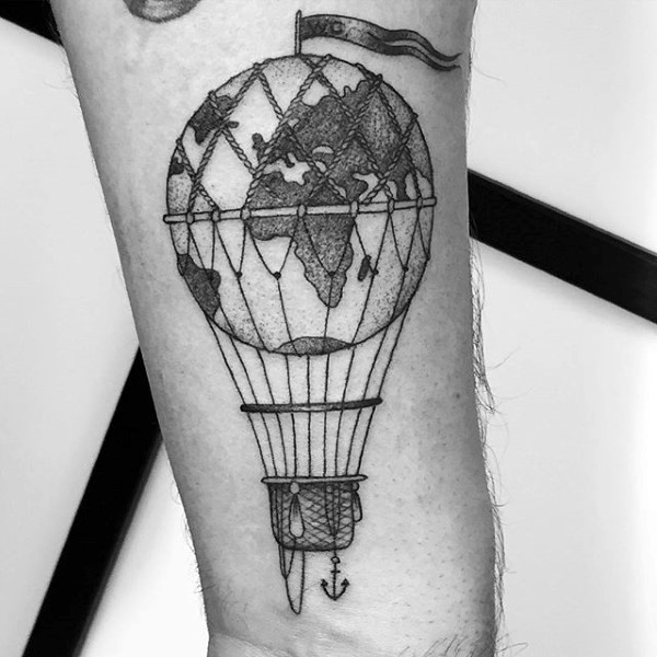 雕刻风格黑色气球与地球手臂纹身图案