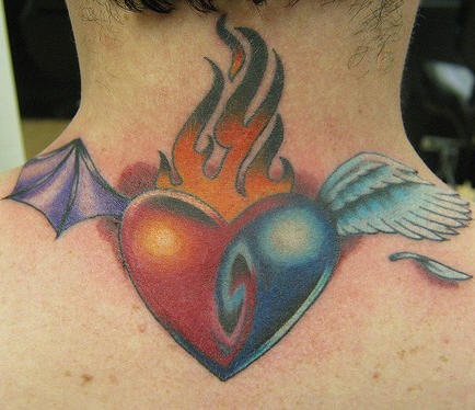 圣心与魔鬼和天使翅膀纹身图案