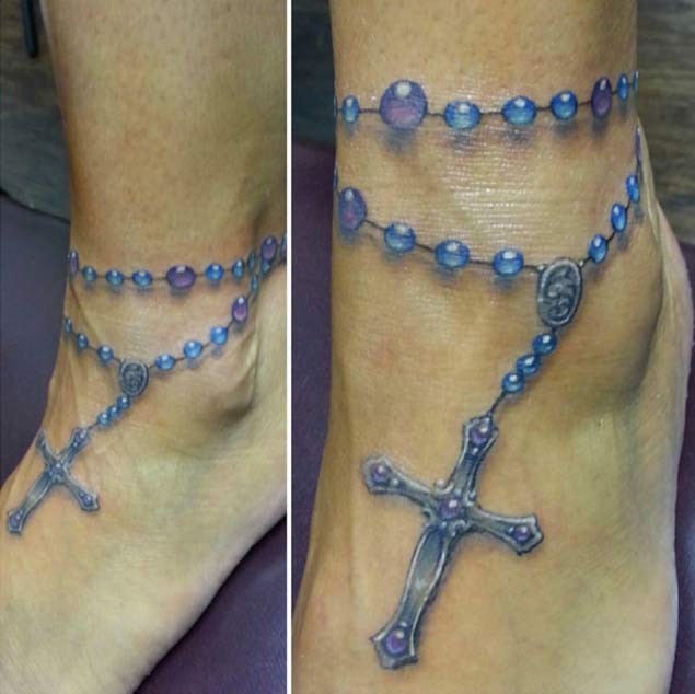 脚踝3D彩色的美丽十字架纹身图案