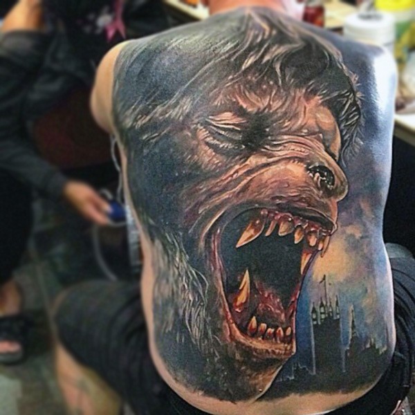 满背令人难以置信的3D彩色狼人纹身图案